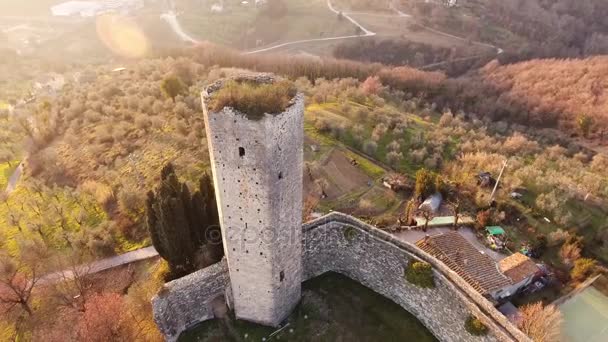 An abandoned ancient tower in Tuscany, Italy, 4K. — Stock Video