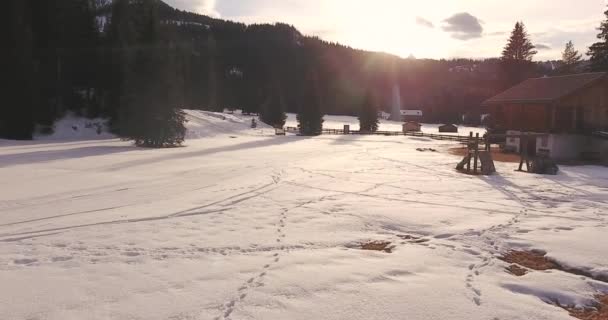 Vídeo aéreo de montanhas nevadas dos Alpes em Sud Tirol no inverno, Itália, 4k — Vídeo de Stock