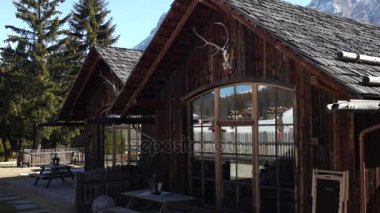 Kayak Merkezi Alp dağlarında Sud Tirol İtalya, 4k, ahşap dağ evi