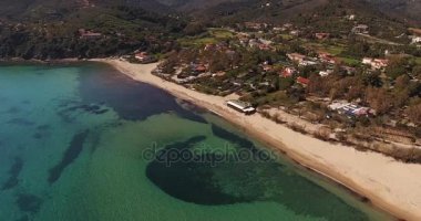 Hava atış, güzel Elba ada Beach'te muhteşem deniziyle Toskana, İtalya, 4 k ile boş