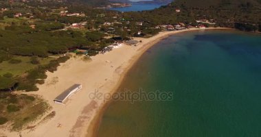 Hava atış, güzel Elba ada Beach'te muhteşem deniziyle Toskana, İtalya, 4 k ile boş