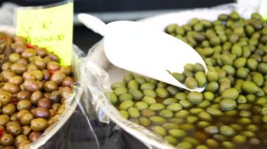 Bol lezzetli yiyecek İtalyan pazarında, 4k