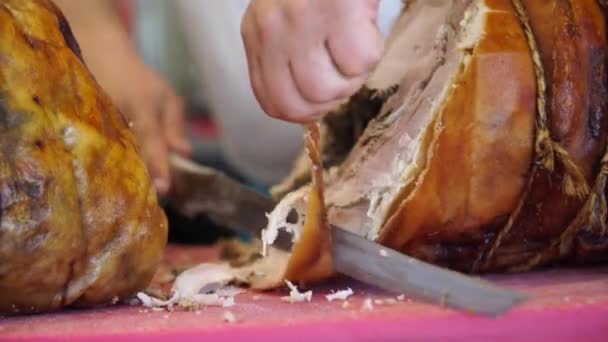 イタリア、4 k でサンドイッチのカットされている豚肉の一部 — ストック動画