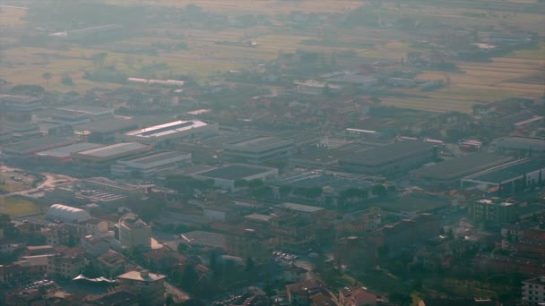 Wazige panoramisch uitzicht op de de vlakte in Italië, Monsummano stad — Stockvideo