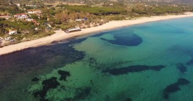 Elba Adası muhteşem paradisiac deniziyle Toskana, İtalya, 4k ile güzel bir plaj havadan çekim