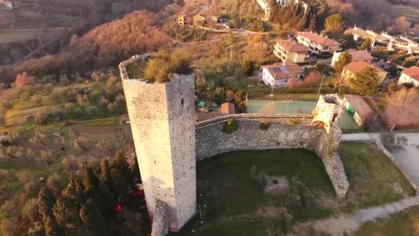 Uma torre antiga abandonada na Toscana, Itália, 4K — Vídeo de Stock