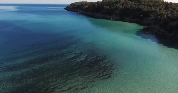 Aerial shot of a beautiful paradisiac sea near Elba island in Tuscany, Italy, 4K — Stock Video