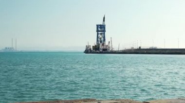 Piombino, Toskana, İtalya, Hd bir deniz liman Slow motion video