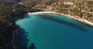 Bir güzel koyu ve Toskana, İtalya, 4k Elba Adası yakınlarında paradisiac deniz hava atış