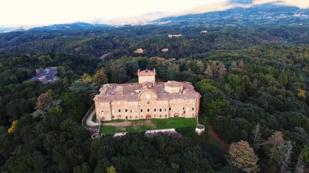 Plano aéreo, magnífico castillo italiano Sammezzano, 4K — Vídeo de stock