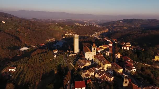 İtalya, Avrupa, 4k güzel bir antik küçük kasabada hava video — Stok video