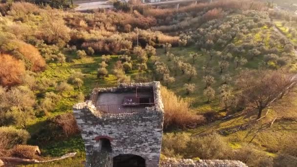 Tiro aéreo de uma antiga fortaleza ruínas na Toscana, Itália, 4K — Vídeo de Stock