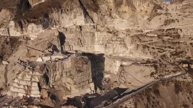 Hava atış, ünlü Carrara mermer Toskana, İtalya, 4 k yer alan mağaralar