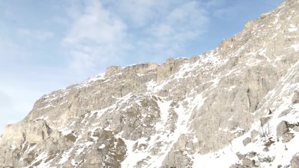 Vídeo de montanhas nevadas dos Alpes em Sud Tirol no inverno, Itália, 4k — Vídeo de Stock