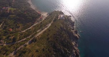Muhteşem paradisiac deniziyle Toskana, İtalya, 4k ile güzel bir yeşil Elba ada hava atış