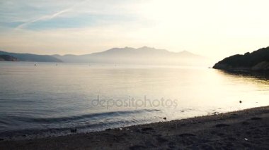 Elba Adası Toskana, İtalya, 4k denizde güzel gün batımı