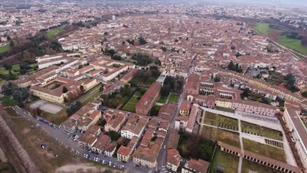 Luftaufnahme, wunderschönes Panorama der Stadt Lucca, einer antiken Stadt inmitten der Toskana, Italien, 4k — Stockvideo