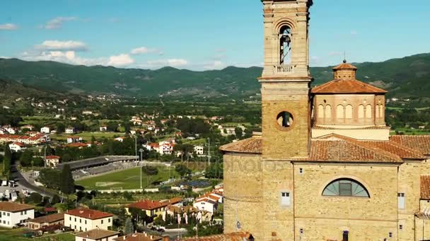 Klokkentoren Collegiata di San Giuliano in Castiglion Fiorentino in Toscane, Italië, 4k — Stockvideo