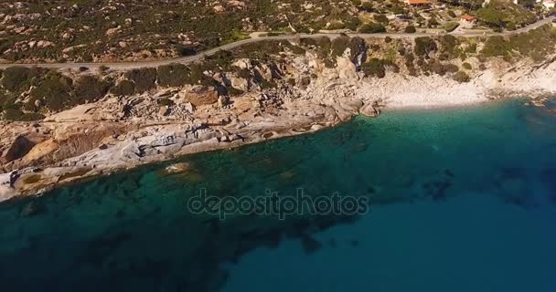 Luchtfoto van een prachtige paradijselijke zee in de buurt van Elba eiland in Toscane, Italië, 4k — Stockvideo