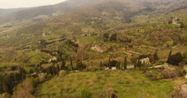 Hava atış, Toskana, İtalya, 4k tepelerde arasında güzel yeşil manzara