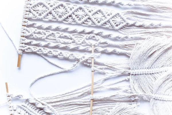 Handgefertigte Makrameflechtung Hintergrundfaden Auf Weißem Hintergrund Von Oben Boho Stil — Stockfoto