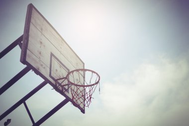 Kamu alanında Basketbol çember 