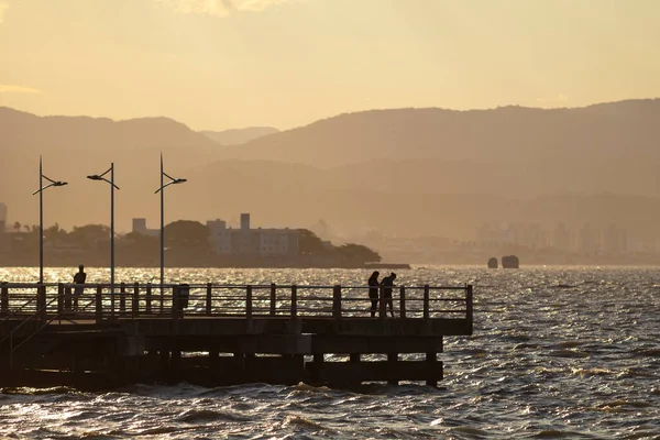 Personas Cubierta Atardecer Florianopolis Santa Catarina Brasil —  Fotos de Stock