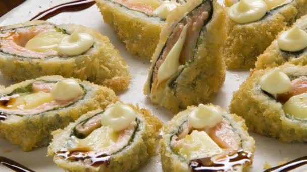 Krem Peynirli Somonlu Sıcak Delik Japon Yemeği — Stok video