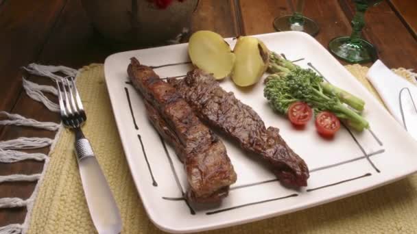 Barbecue Bœuf Angus Sur Une Belle Table Décorée — Video