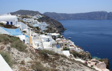Santorini'de mavi çatı beyaz evler