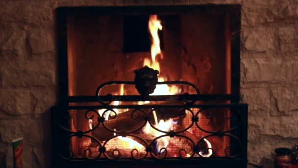 Foyer ouvert avec grille de fer 