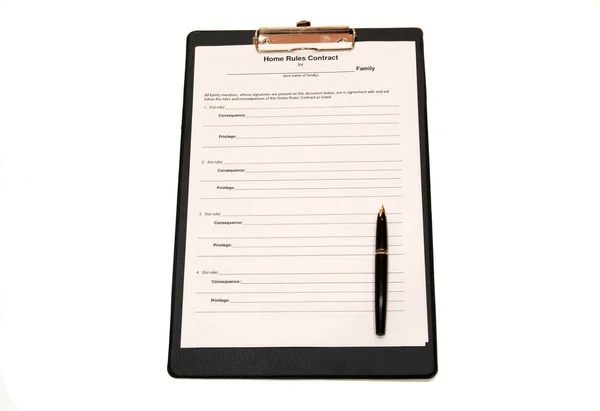 De vorm van het contract met een zwarte pen — Stockfoto