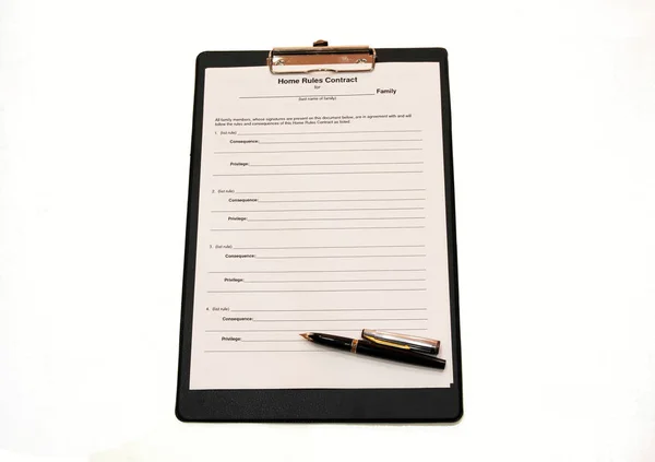 Formen af kontrakten med en sort pen - Stock-foto