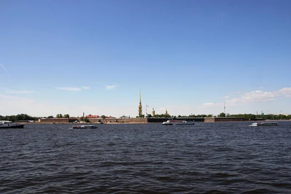 Veduta della fortezza di Pietro e Paolo e del fiume Neva. San Pietroburgo — Foto Stock