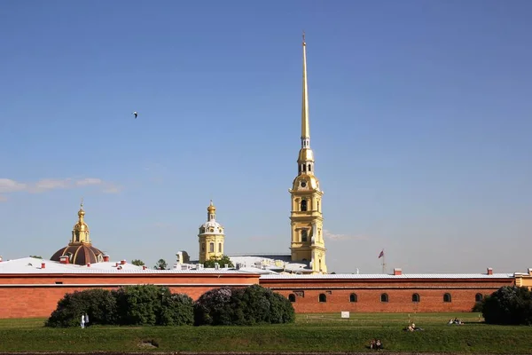 View of the Peter and Paul fortress from the Artillery Museum. Saint Petersburg — Stock Photo, Image
