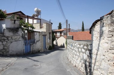 Kıbrıs köy eski dolambaçlı sokakları