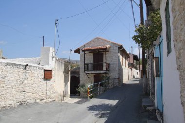 Kıbrıs köy eski dolambaçlı sokakları