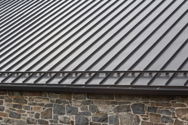 Standing Seam Modern Metal Roof Vintage Stone Wall Horizontal Aspect — Stock Photo, Image