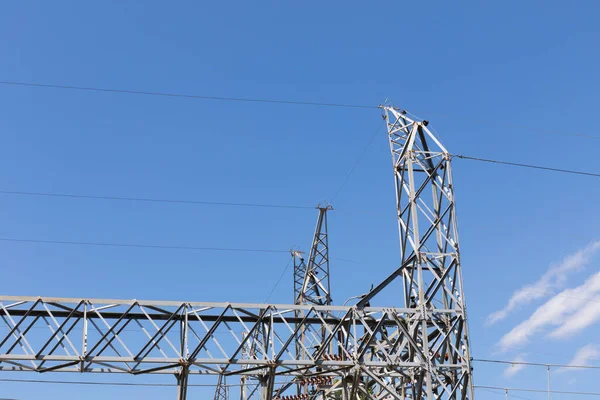 Metal Trusses Supporting Electrical Wires Insulators Viewed Blue Sky Clouds — Stock Photo, Image