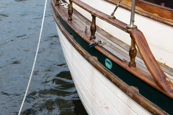 Hamnsida Vintage Segelbåt Med Förtöjningslinje Gamla Fartyget Rigg Detaljer Horisontell — Stockfoto