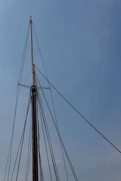 Mast Und Takelage Eines Alten Segelschiffs Schiffe Und Boote Blauer — Stockfoto
