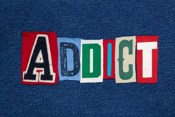 Addict Collage Palabra Texto Tela Colores Denim Azul Concepto Salud — Foto de Stock