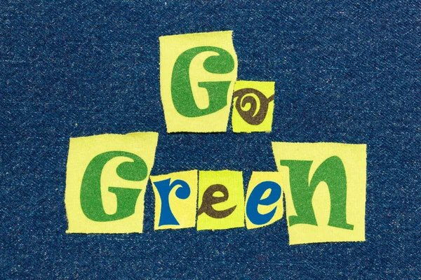 Green Texto Palavra Colagem Tecido Colorido Denim Azul Ambiente Ecologia — Fotografia de Stock