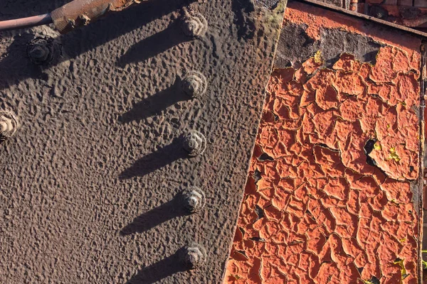 Metal Cıvatalar Ağır Soyulmuş Boya Dokusu Arkaplanı Yatay Görünüm — Stok fotoğraf