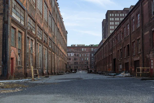 Rue Travers Complexe Bâtiments Industriels Abandonnés Lumière Jour Aspect Horizontal — Photo