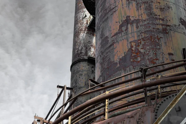 Weathered Rust Peeling Paint Industrial Pipes Tubes Gray Skies Horizontal — Stock Photo, Image