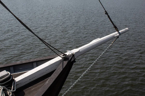 Bowsprit Ett Gammalt Segelfartyg Mot Havsvatten Vintage Marin Bild Kopiera — Stockfoto