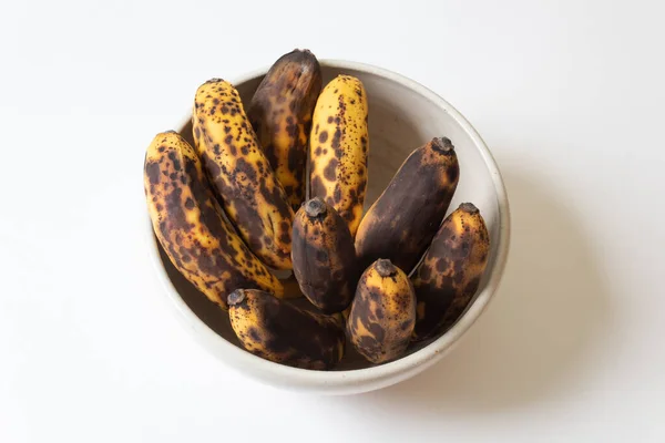 Small Bowl Overripe Baby Bananas Isolated White Horizontal Aspect — Stock Photo, Image