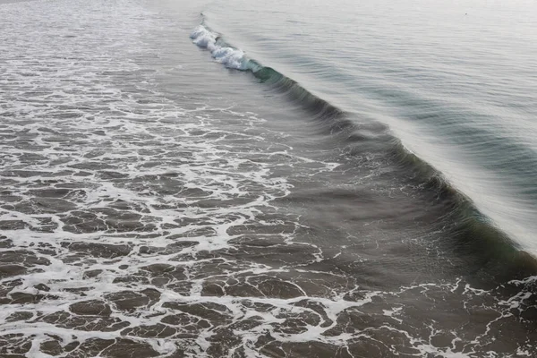 Океанская Волна Волна Приближаются Прямо Утра Горизонтальный Аспект — стоковое фото