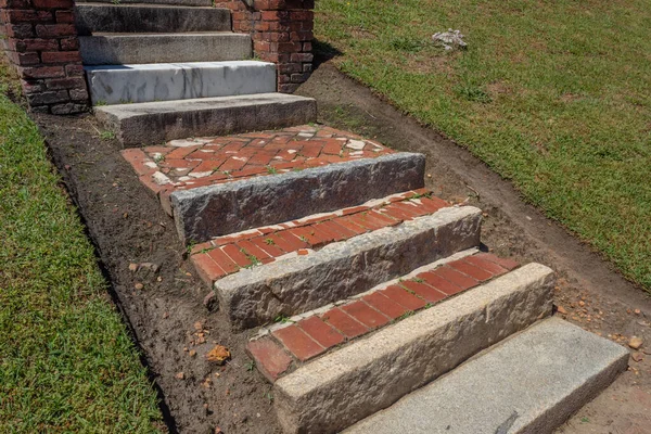 Viejos Escalones Exteriores Rellanos Piedra Rústica Ladrillo Mármol Aspecto Horizontal —  Fotos de Stock